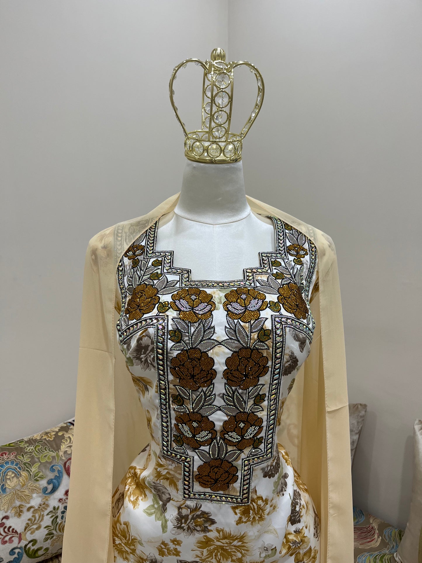 لبسة المخور الإماراتي