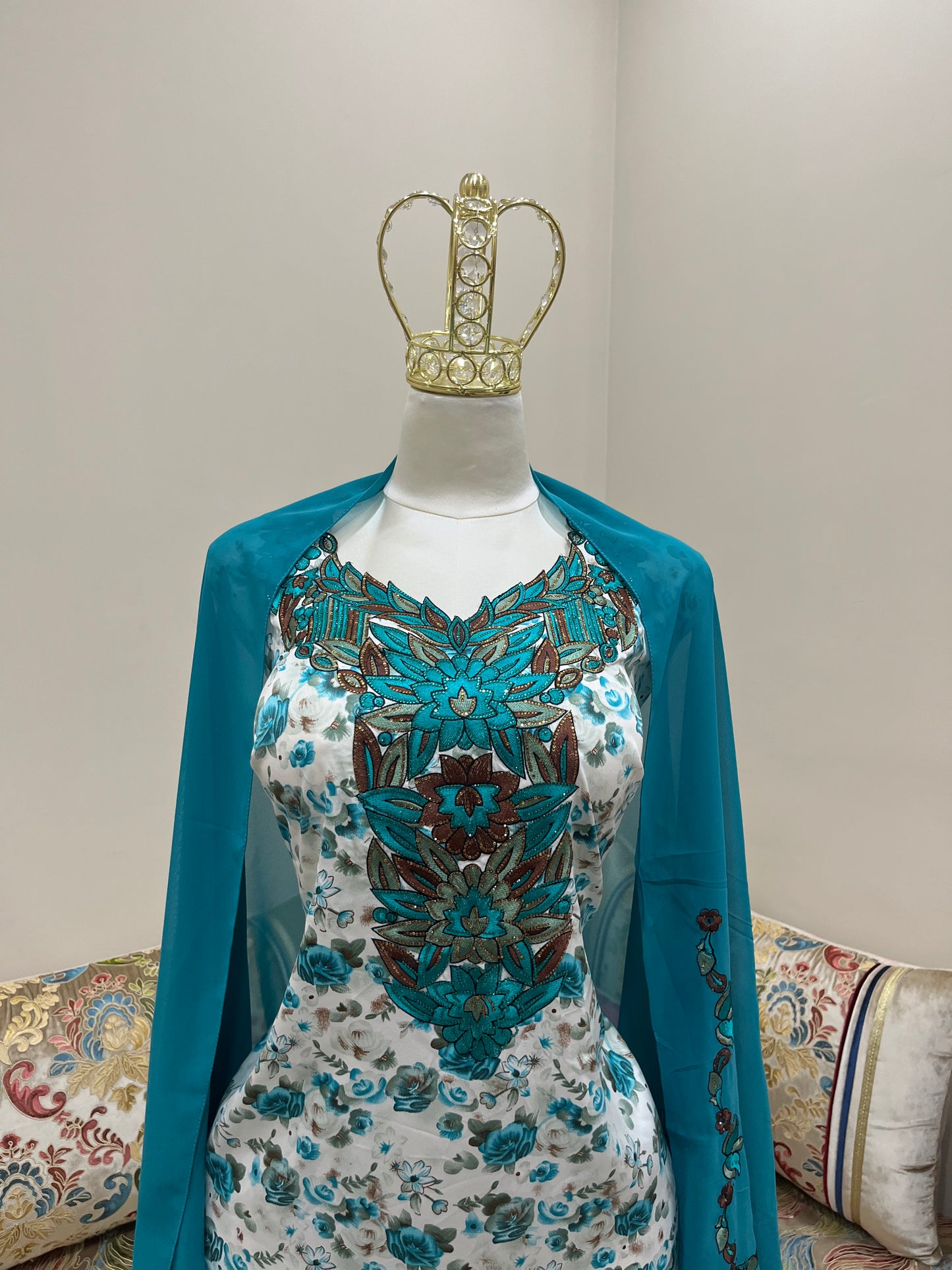 لبسة المخور الإماراتي