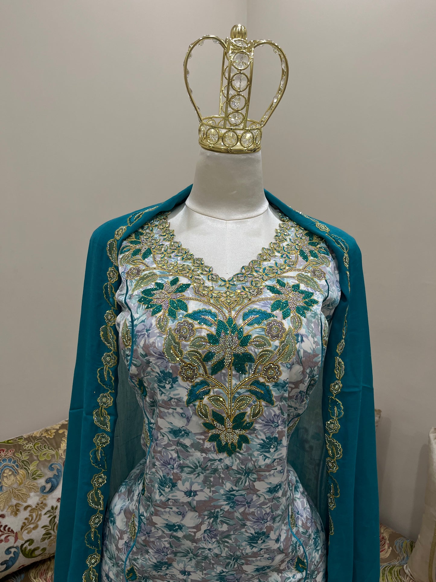 لبسة المخور الإماراتي