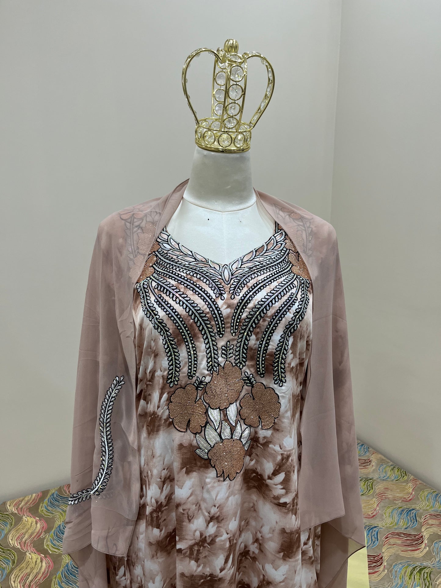 لبسة المخور الإماراتي