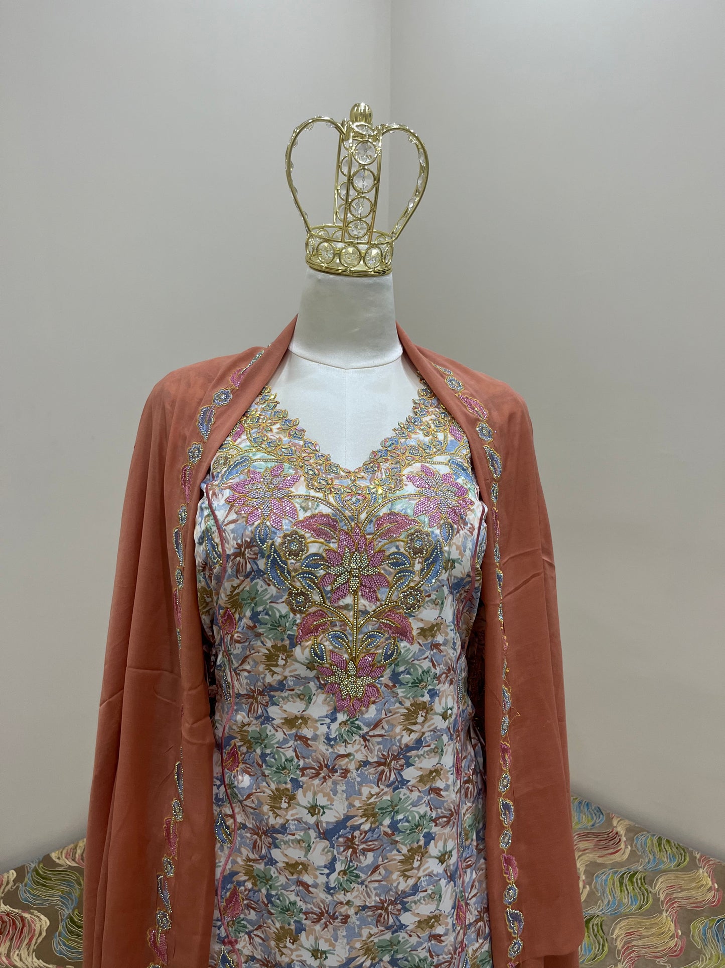 لبسة المخور الإماراتي