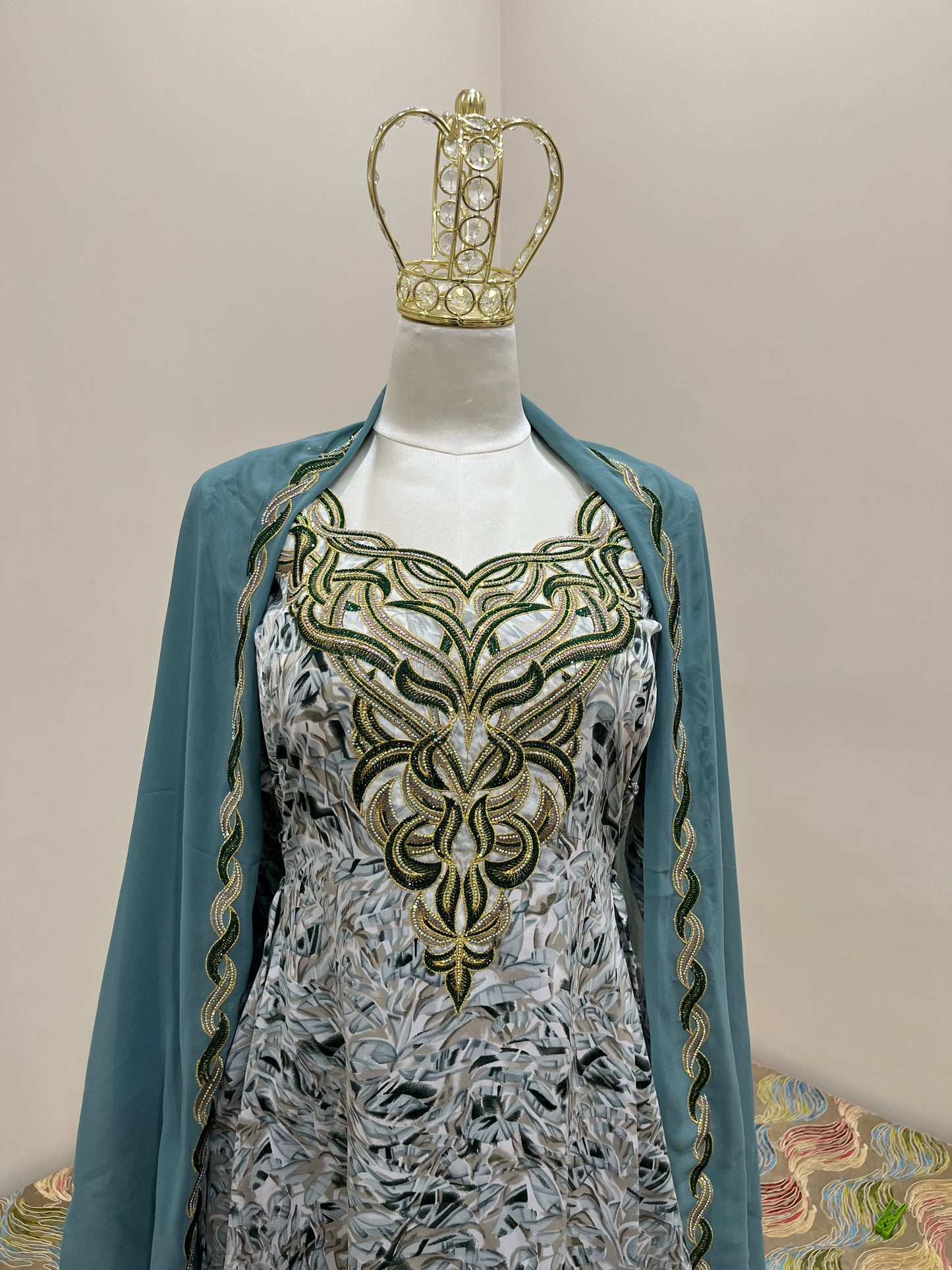 لبسة المخور الإماراتي